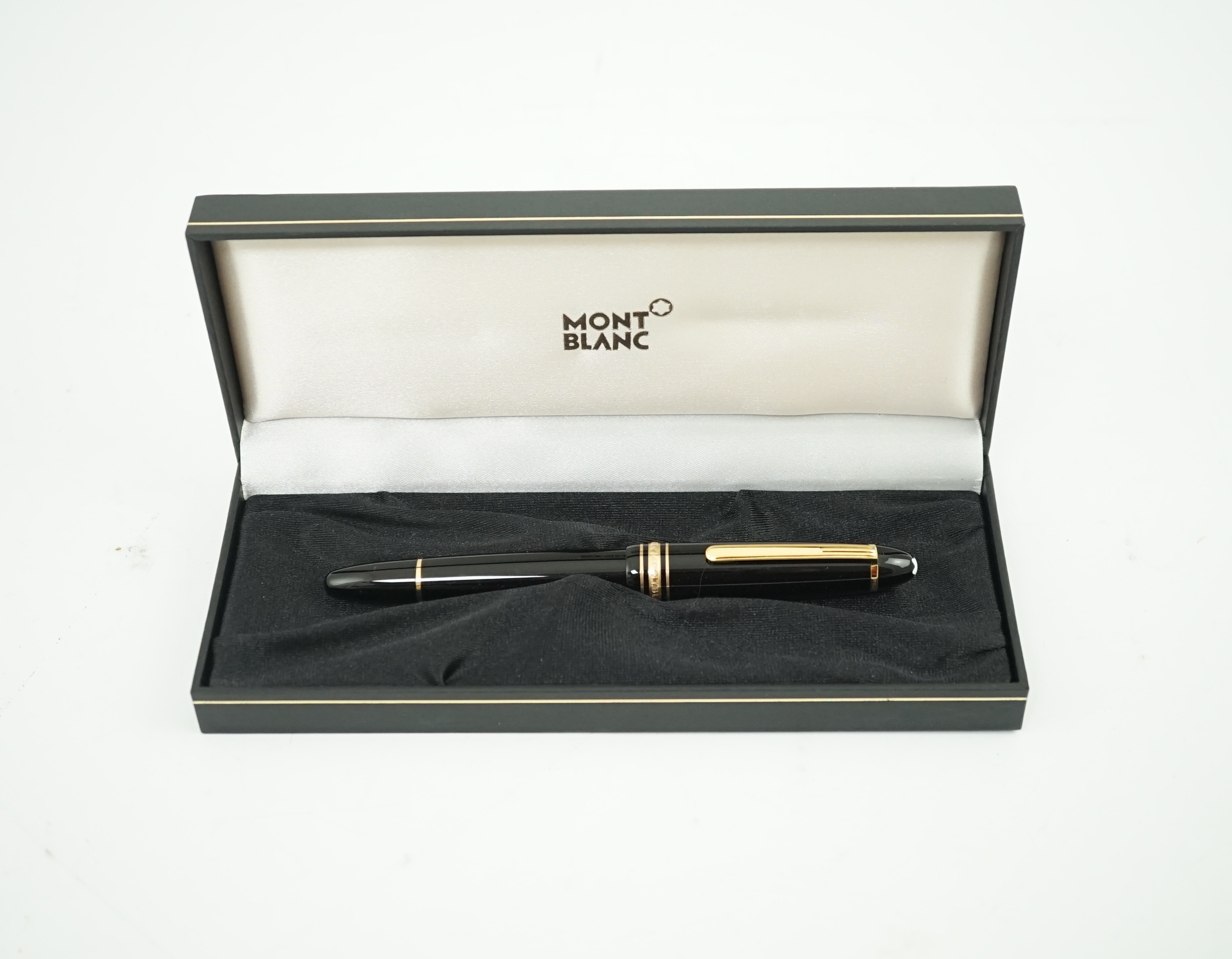 A Montblanc 146 fountain pen, boxed